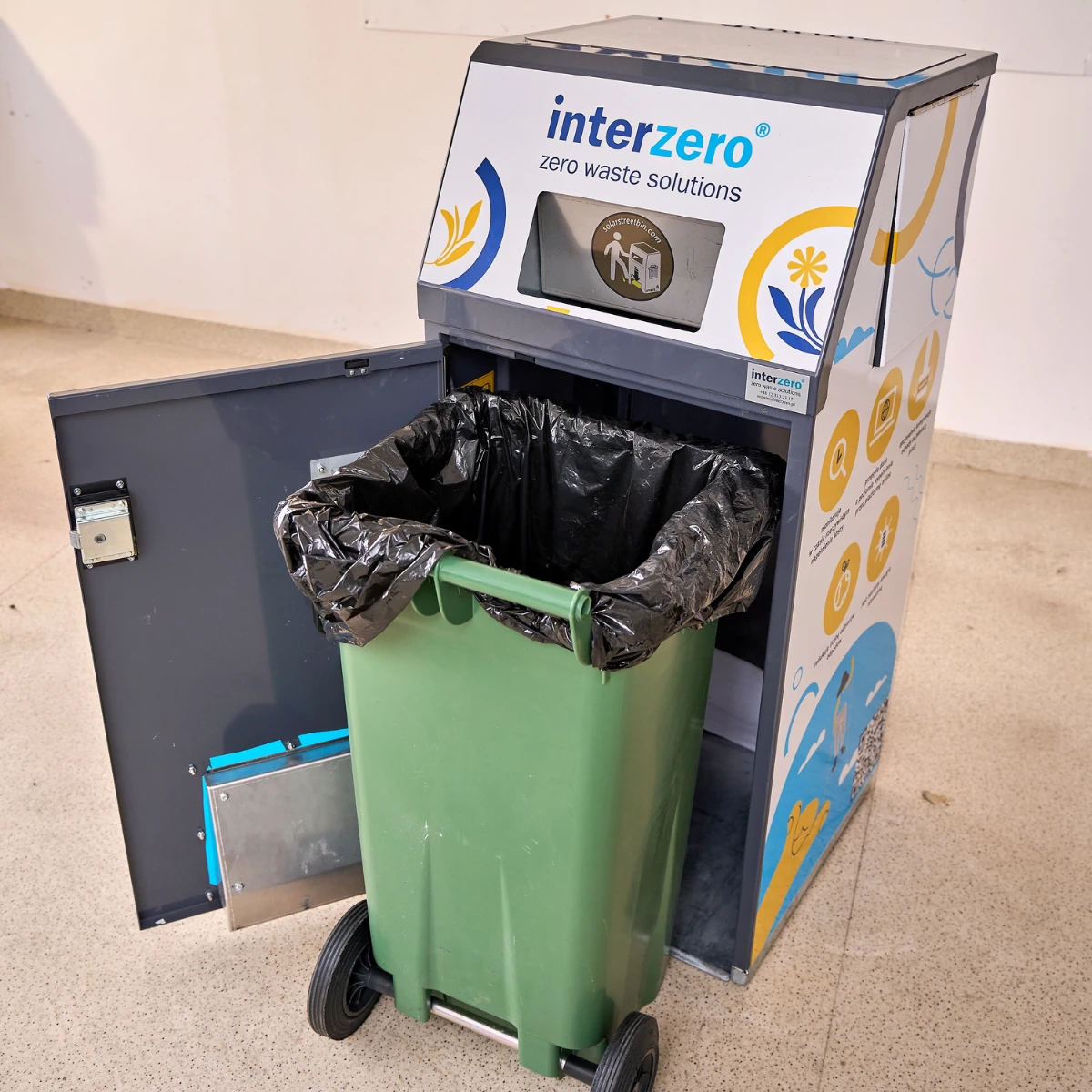 Installazione di un contenitore intelligente Interzero, Interzero, 2026